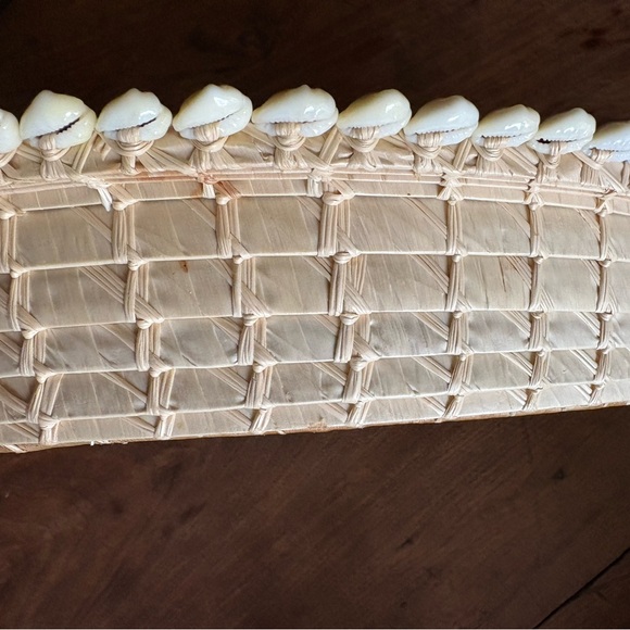 Coastal Hand Woven Basket Seashell Edge Artisan Natural Fibers Wicker Rattan - Picture 4 of 8